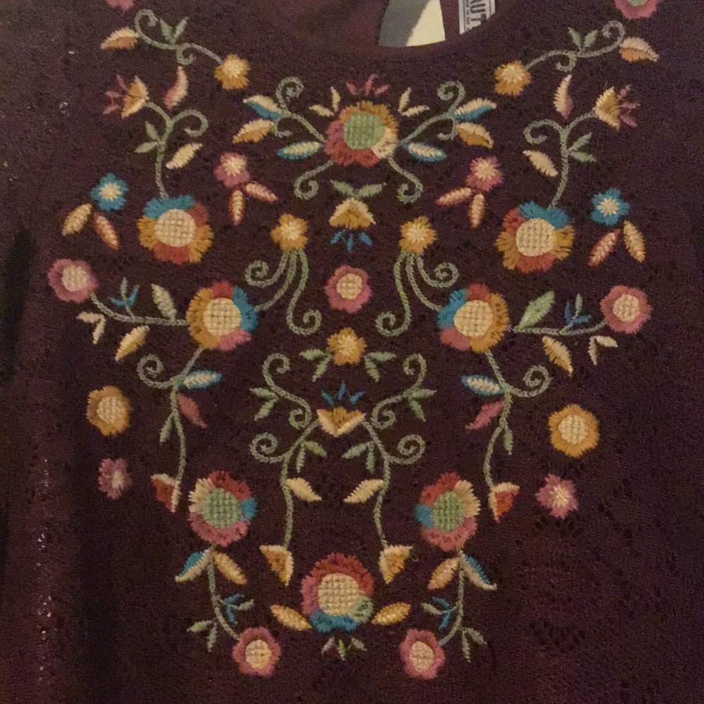 Size S girls Lace bell sleeve embroidered shirt - Picture 3 of 6